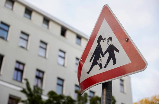 Symbolbild zum Thema Schulkinder im Strassenverkehr. Berlin, 03.08.2026. Berlin Deutschland Copyright: xYonaxElsnerx