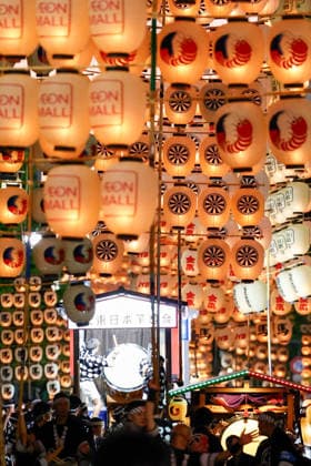 August 4, 2026, Akita, Japan: Bamboo poles adorned with paper lanterns (kanto) are seen during the Akita Kanto Festival in Akita City. The annual event is one of the Tohoku region s three great festivals, where street performers skillfully balance over 270 towering bamboo poles (with the largest measuring 12 meters and weighing 50 kilograms) adorned with up to 46 candle-lit paper lanterns on their hands, shoulders, and foreheads to the rhythmic chant of dokkoisho. The festival runs from August 3 to 6. Akita Japan  - ZUMAm191 20260804_aap_m191_002 Copyright: xRodrigoxReyesxMarinx