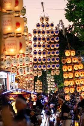 August 4, 2026, Akita, Japan: Bamboo poles adorned with paper lanterns (kanto) are seen during the Akita Kanto Festival in Akita City. The annual event is one of the Tohoku region s three great festivals, where street performers skillfully balance over 270 towering bamboo poles (with the largest measuring 12 meters and weighing 50 kilograms) adorned with up to 46 candle-lit paper lanterns on their hands, shoulders, and foreheads to the rhythmic chant of dokkoisho. The festival runs from August 3 to 6. Akita Japan - ZUMAm191 20260804_aap_m191_011 Copyright: xRodrigoxReyesxMarinx