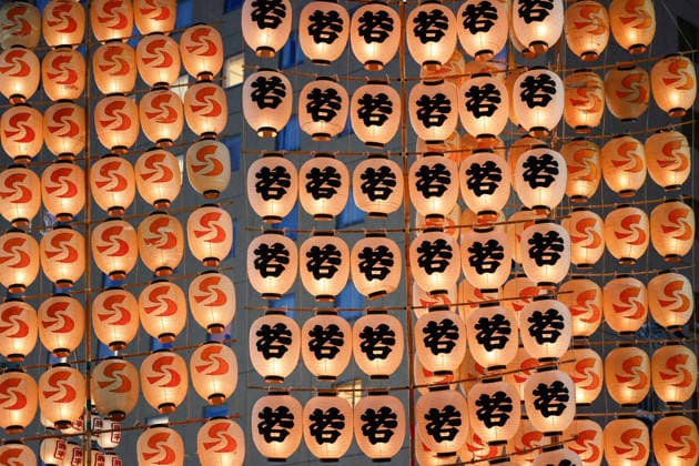 August 4, 2026, Akita, Japan: Bamboo poles adorned with paper lanterns (kanto) are seen during the Akita Kanto Festival in Akita City. The annual event is one of the Tohoku region s three great festivals, where street performers skillfully balance over 270 towering bamboo poles (with the largest measuring 12 meters and weighing 50 kilograms) adorned with up to 46 candle-lit paper lanterns on their hands, shoulders, and foreheads to the rhythmic chant of dokkoisho. The festival runs from August 3 to 6. Akita Japan  - ZUMAm191 20260804_aap_m191_028 Copyright: xRodrigoxReyesxMarinx