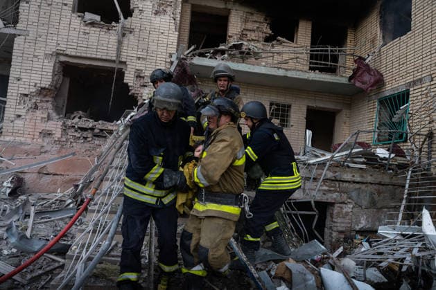 August 4, 2026, Kramatorsk, Donetsk Oblast, Ukraine: Emergency services work to aid the community after Russia launches an attack on residential buildings in the city of Kramatorsk, Donetsk Oblast. Kramatorsk Ukraine - ZUMAm350 20260804_zip_m350_027 Copyright: xCameronxJones-Manleyx
