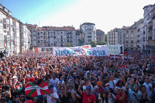 Start of the 2026 La Blanca Festival in Vitoria Hundreds of people gathered for the start of the 2026 La Blanca Festival on August 4, 2026, in Vitoria-Gasteiz, Álava, Basque Country, Spain. The Vitoria festivities in honor of the Virgin Blanca begin today, August 4, with the descent of the Celedón and the traditional chupinazo, and continue through August 9. Tomorrow is the highlight of the festivities, when the floral offering and the Aurresku in honor of the Virgen Blanca will be performed by the Blusas and Neskas dance groups. In addition, there will be parades of giants and big-heads, concerts by the municipal band, and other activities, such as the release of heifers or the Alava-style bolo tournament. AUGUST 4, 2026 CELEDÓN FES  Copyright: xInakixBerasalucex 7701835