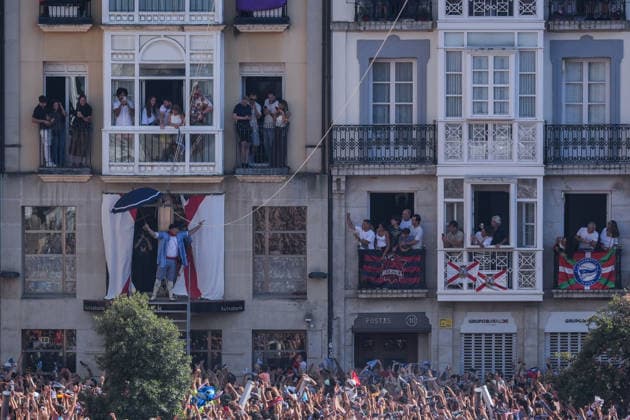 Start of the 2026 La Blanca Festival in Vitoria The descent of the Celedón during the start of the 2026 La Blanca Festival, on August 4, 2026, in Vitoria-Gasteiz, Álava, Basque Country, Spain. The festivities in Vitoria in honor of the Virgin Blanca begin today, August 4, with the descent of the Celedón and the traditional chupinazo, and continue through August 9. Tomorrow is the main day of the festivities, when the floral offering and the Aurresku in honor of the Virgen Blanca will be performed by the Blusas and Neskas dance groups. In addition, there will be parades of giants and big-heads, concerts by the municipal band, and other activities, such as the release of heifers or the Alava-style bolo championship. AUGUST 4, 2026 CELE  Copyright: xInakixBerasalucex 7701837
