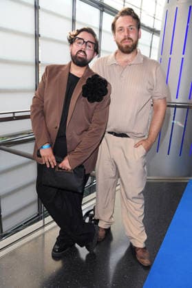 Steven Preisner mit Freund Florian Gibki bei der Premiere von SISTER ACT - DAS HIMMLISCHE MUSICAL im Bluemax Theater in Berlin am 04.08.2026