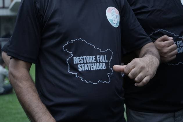 Kashmir parties protest on seventh anniversary of Article 370 revocation SRINAGAR, INDIA AUGUST 5, 2026: Supporters of regional political parties demonstrate in Srinagar, demanding the restoration of Articles 370 and 35A of the Indian Constitution. Protesters hold placards as security personnel and members of the media gather at the scene. The demonstration marks seven years since the Indian government revoked Jammu and Kashmir™s special constitutional status in 2019. The National Conference, People™s Democratic Party and Indian National Congress observed the anniversary as a Black Day, while celebrations were also held by the ruling party. Srinagar India Copyright: x xDanishxShowkatx xJNAxPressx