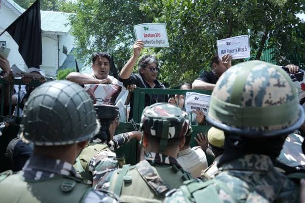 Kashmir parties protest on seventh anniversary of Article 370 revocation SRINAGAR, INDIA AUGUST 5, 2026: Supporters of regional political parties demonstrate in Srinagar, demanding the restoration of Articles 370 and 35A of the Indian Constitution. Protesters hold placards as security personnel and members of the media gather at the scene. The demonstration marks seven years since the Indian government revoked Jammu and Kashmir™s special constitutional status in 2019. The National Conference, People™s Democratic Party and Indian National Congress observed the anniversary as a Black Day, while celebrations were also held by the ruling party. Srinagar India Copyright: x xDanishxShowkatx xJNAxPressx