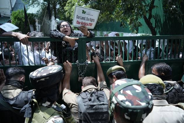 Kashmir parties protest on seventh anniversary of Article 370 revocation SRINAGAR, INDIA AUGUST 5, 2026: Supporters of regional political parties demonstrate in Srinagar, demanding the restoration of Articles 370 and 35A of the Indian Constitution. Protesters hold placards as security personnel and members of the media gather at the scene. The demonstration marks seven years since the Indian government revoked Jammu and Kashmir™s special constitutional status in 2019. The National Conference, People™s Democratic Party and Indian National Congress observed the anniversary as a Black Day, while celebrations were also held by the ruling party. Srinagar India Copyright: x xDanishxShowkatx xJNAxPressx