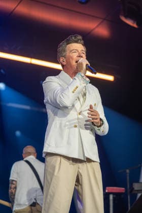 Rick Astley live beim Konzert im Tanzbrunnen in Köln am 4. August 2026. Copyright: xSvenxHeidmannx