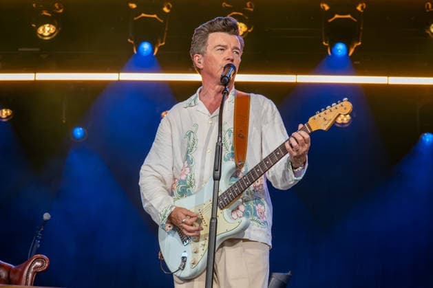 Rick Astley live beim Konzert im Tanzbrunnen in Köln am 4. August 2026. Copyright: xSvenxHeidmannx