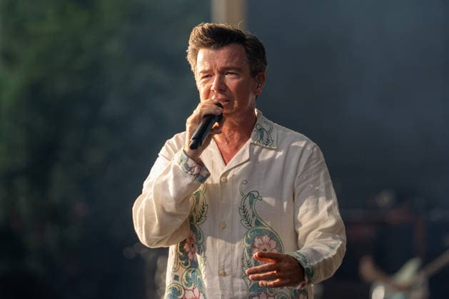 Rick Astley live beim Konzert im Tanzbrunnen in Köln am 4. August 2026. Copyright: xSvenxHeidmannx