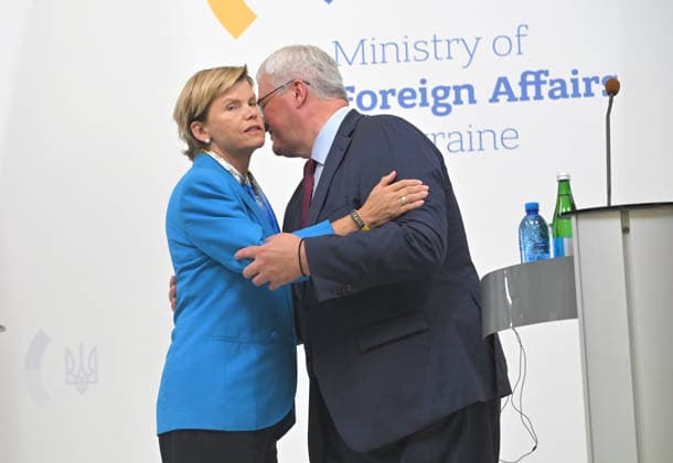 Minister of Foreign Affairs of the Republic of Latvia Baiba Braze and Acting Minister of Foreign Affairs of Ukraine Andrii Sybiha share an embrace at the end of a joint news conference following their negotiations, Kyiv, Ukraine, August 5, 2026. During the meeting, the sides discussed military support, Ukraine’s European integration, the expansion of logistical routes, and holding the Russian Federation accountable for war crimes. (Photo by Yevhen Kotenko Ukrinform) News conference of Ukrainian, Latvian FMs in Kyiv  Copyright: xYevhenxKotenkox