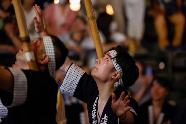 August 5, 2026, Akita, Japan: Participants balance bamboo poles adorned with paper lanterns (kanto) on their shoulders during the Akita Kanto Festival in Akita City. The annual event is one of the Tohoku region s three great festivals, where street performers skillfully balance over 270 towering bamboo poles (with the largest measuring 12 meters and weighing 50 kilograms) adorned with up to 46 candle-lit paper lanterns on their hands, shoulders, and foreheads to the rhythmic chant of dokkoisho. The festival runs from August 3 to 6. Akita Japan  - ZUMAm191 20260805_aap_m191_009 Copyright: xRodrigoxReyesxMarinx
