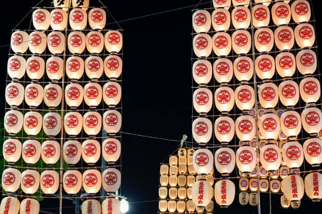 August 5, 2026, Akita, Japan: Bamboo poles adorned with paper lanterns (kanto) are seen during the Akita Kanto Festival in Akita City. The annual event is one of the Tohoku region s three great festivals, where street performers skillfully balance over 270 towering bamboo poles (with the largest measuring 12 meters and weighing 50 kilograms) adorned with up to 46 candle-lit paper lanterns on their hands, shoulders, and foreheads to the rhythmic chant of dokkoisho. The festival runs from August 3 to 6. Akita Japan - ZUMAm191 20260805_aap_m191_007 Copyright: xRodrigoxReyesxMarinx