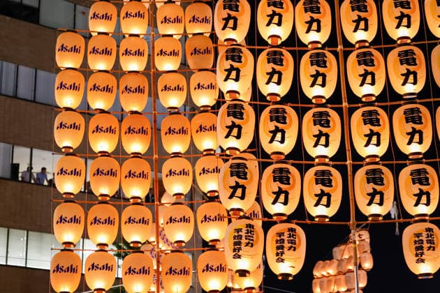 August 5, 2026, Akita, Japan: Bamboo poles adorned with paper lanterns (kanto) are seen during the Akita Kanto Festival in Akita City. The annual event is one of the Tohoku region s three great festivals, where street performers skillfully balance over 270 towering bamboo poles (with the largest measuring 12 meters and weighing 50 kilograms) adorned with up to 46 candle-lit paper lanterns on their hands, shoulders, and foreheads to the rhythmic chant of dokkoisho. The festival runs from August 3 to 6. Akita Japan - ZUMAm191 20260805_aap_m191_015 Copyright: xRodrigoxReyesxMarinx