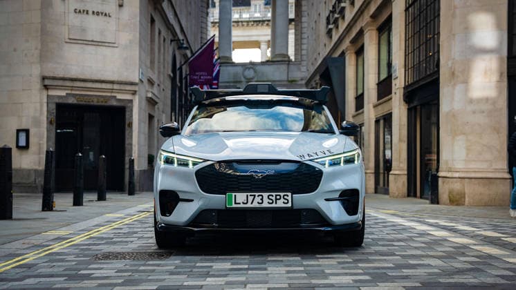 Robotaxis granted licence to operate in London An electric Ford Mustang Mach-E with Wayve AI self-driving techology drives through London, UK. Self-driving taxis have moved a step closer after Transport for London (TfL) granted private hire licences to a fleet of autonomous vehicles - on the condition that a human driver is present. Uber said inspectors had confirmed that vehicles using technology by British firm Wayve met all of TfL s policy and safety standards. Under the terms of the PHV licence, a qualified driver must be present and remain responsible for the car. Journeys could begin later this year. A TfL spokesperson said safety was its top priority and any new vehicle licensed to carry passengers in London must align with its t  Copyright: xWayvex xB66x xAvalonx 1120873242