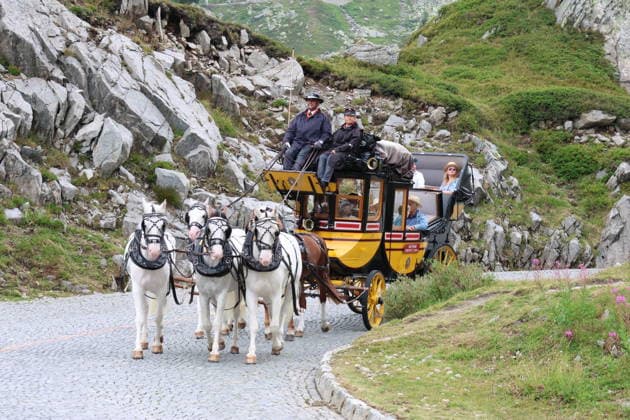 05.08.2026 Schweiz Pferde, Historische Gotthard -Postkutschen.Tagesfahrten auf der legendaeren Route von Andermatt ueber den Gotthardpass und die Tremolastrasse nach Airolo. Bild ; Gespann auf der Tremolastrasse
