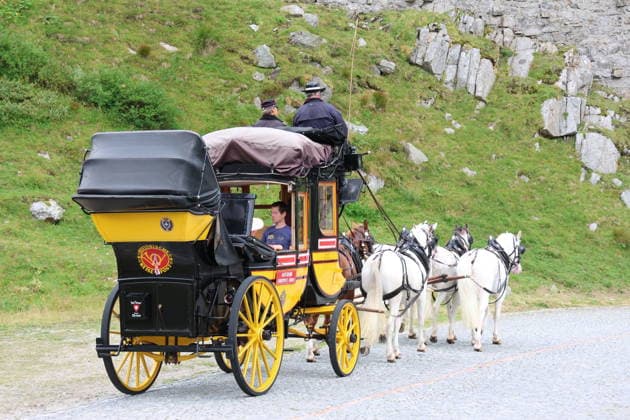 05.08.2026 Schweiz Pferde, Historische Gotthard -Postkutschen.Tagesfahrten auf der legendaeren Route von Andermatt ueber den Gotthardpass und die Tremolastrasse nach Airolo. Bild ; Gespann auf der Tremolastrasse