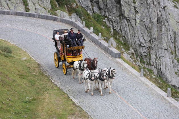 05.08.2026 Schweiz Pferde, Historische Gotthard -Postkutschen.Tagesfahrten auf der legendaeren Route von Andermatt ueber den Gotthardpass und die Tremolastrasse nach Airolo. Bild ; Gespann auf der Tremolastrasse