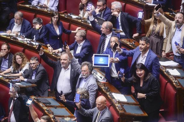 Foto IPP Marco Mattei Roma 05 08 2026 Camera dei deputati discussione e voto sull autorizzazione sequestro delle chat di Delmastro nella foto la protesta del M5S Italy Photo Press - World Copyright .