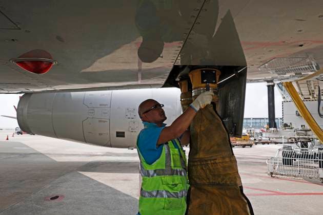 SHANGHAI, CHINA - AUGUST 05: A staff member ensures operations for an Air China transit flight at Shanghai Pudong International Airport during the summer travel rush on August 5, 2026 in Shanghai, China. Since the summer travel rush began on July 1, Shanghai s Pudong and Hongqiao international airports have maintained high-level operations, averaging 2,430 daily flights with passenger numbers increasing compared to last year.  Copyright: xChinaxNewsxServicex 111658300382