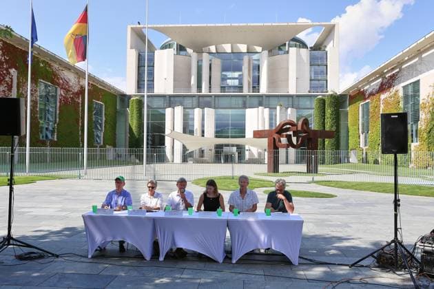 Berlin, Deutschland, 06.08.2026: Bundeskanzleramt: Pressestatement zum Hitzegipfel: L-R: BUND-Vorsitzender Olaf Bandt, AWO-Vorständin Claudia Mandrysch, Stefan Rahmstorf, Klimaschutzaktivistin Luisa Neubauer, Max Bürck-Gemassmer und Ralf Behring Copyright: xdtsxNachrichtenagenturx dts_129437