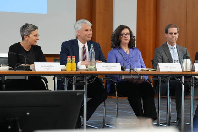 Spitzengespraech Niedrigwasser mit Verkehrsminister Bilger Auftaktfotos mit Bundesverkehrsminister Bilger vor dem Spizengespraech Niedrigwasser im Zusammenhang mit dem Rhein-Niedrigwasser im Bundesministerium fuer Verkehr, Bonn, 06.08.2026 Bonn Nordrhein-Westfalen Deutschland