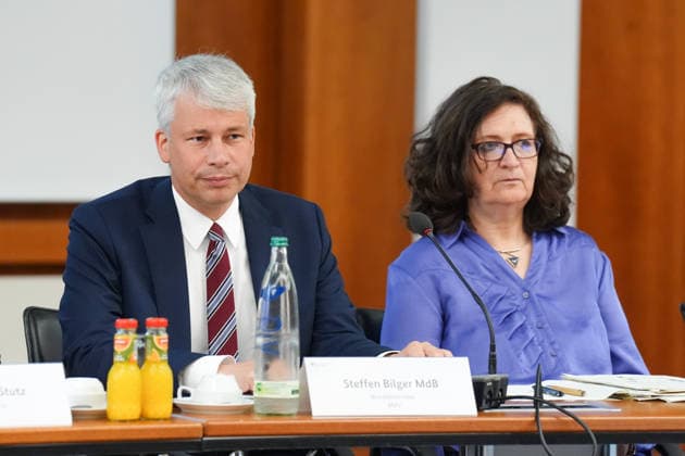 Spitzengespraech Niedrigwasser mit Verkehrsminister Bilger Bundesverkehrsminister Steffen Bilger beim Spizengespraech Niedrigwasser im Zusammenhang mit dem Rhein-Niedrigwasser im Bundesministerium fuer Verkehr, Bonn, 06.08.2026 Bonn Nordrhein-Westfalen Deutschland