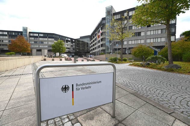 Das Bundesministerium fuer Verkehr in Bonn, Aussenaufnahme, Bundesverkehrsminister Steffen Bilger laedt zum Spitzengespraech Niedrigwasser am 06.08.2026, Bonn Deutschand,