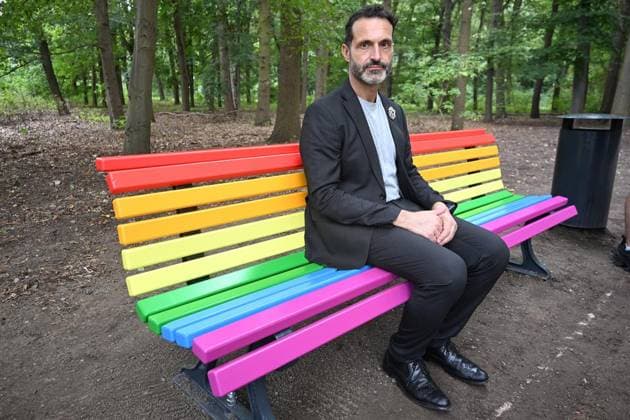 CSD Anschlag: Baum und Regenbogenbank werden am Unglücksort aufgestellt ** NUR FÜR REDAKTIONELLE ZWECKE ** EDITORIAL USE ONLY **<p>CSD Anschlag: Baum und Regenbogenbank werden am Unglücksort aufgestellt, fotografiert am 06.08.2026 in Berlin. Berlin Berlin Berlin Copyright: MaurizioxGambarini