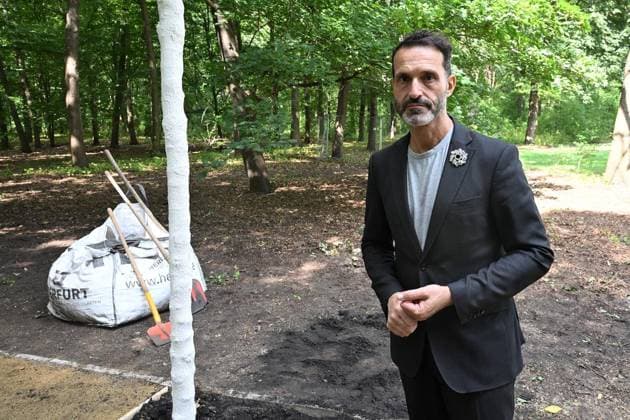 CSD Anschlag: Baum und Regenbogenbank werden am Unglücksort aufgestellt ** NUR FÜR REDAKTIONELLE ZWECKE ** EDITORIAL USE ONLY **<p>CSD Anschlag: Baum und Regenbogenbank werden am Unglücksort aufgestellt, fotografiert am 06.08.2026 in Berlin. Berlin Berlin Berlin Copyright: MaurizioxGambarini