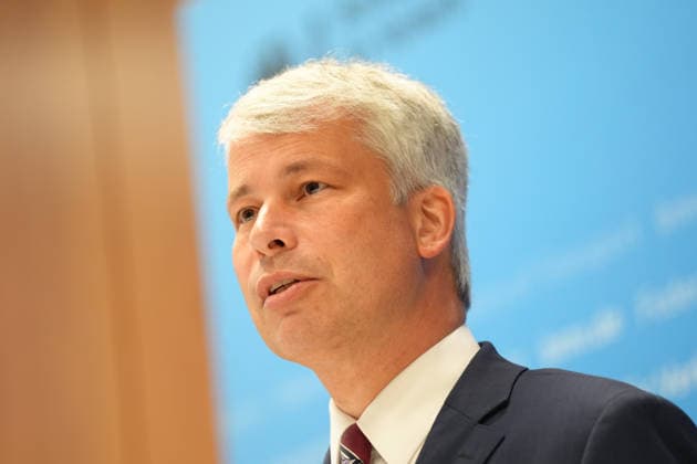 Pressekonferenz Spitzengespraech Niedrigwasser mit Verkehrsminister Bilger Bonn Nordrhein-Westfalen Deutschland