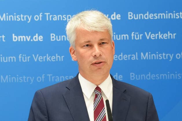 Pressekonferenz Spitzengespraech Niedrigwasser mit Verkehrsminister Bilger Bonn Nordrhein-Westfalen Deutschland