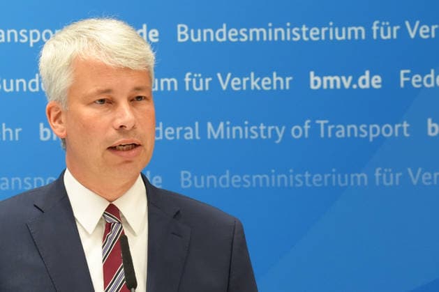 Pressekonferenz Spitzengespraech Niedrigwasser mit Verkehrsminister Bilger Bonn Nordrhein-Westfalen Deutschland