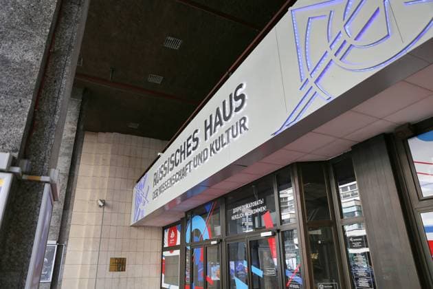 Berlin, Deutschland, 06.08.2026: Das Russische Haus in Berlin (ehemals: Haus der Sowjetischen Wissenschaft und Kultur dann Russisches Haus der Wissenschaft und Kultur) ist ein Veranstaltungs- und Kulturzentrum in der Friedrichstraße 176?179 im Berliner Ortsteil Mitte. Es wurde am 5. Juli 1984 eröffnet und wird von der im russischen Außenministerium angesiedelten und seit 2022 von der EU sanktionierten Regierungsagentur Rossotrudnitschestwo betrieben. Copyright: xdtsxNachrichtenagenturx dts_129465