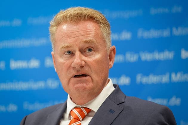 Pressekonferenz Spitzengespraech Niedrigwasser mit Verkehrsminister Bilger Jens Schwanen im Portrait bei der Pressekonferenz im Nachgang des Spizengespraech Niedrigwasser im Zusammenhang mit dem Rhein-Niedrigwasser im Bundesministerium fuer Verkehr, Bonn, 06.08.2026 Bonn Nordrhein-Westfalen Deutschland