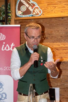 Muenchen, Pressekonferenz zur Wirtshauswiesn 2027 beim Spoeckmeier, Gregor Lemke stellt die Neuheiten vor