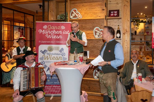 Muenchen, Pressekonferenz zur Wirtshauswiesn 2027 beim Spoeckmeier, Gregor Lemke stellt die Neuheiten vor