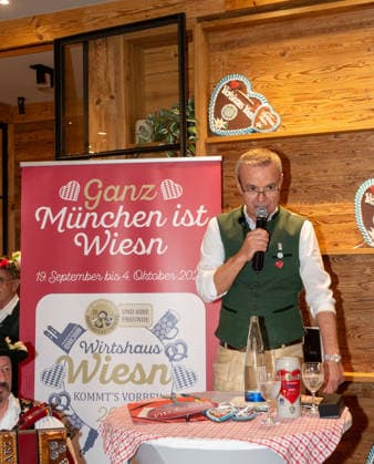 Muenchen, Pressekonferenz zur Wirtshauswiesn 2027 beim Spoeckmeier, Gregor Lemke stellt die Neuheiten vor