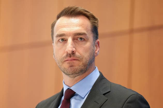 Pressekonferenz Spitzengespraech Niedrigwasser mit Verkehrsminister Bilger Steffen Bauer (CEO HGK) im Portrait bei der Pressekonferenz im Nachgang des Spizengespraech Niedrigwasser im Zusammenhang mit dem Rhein-Niedrigwasser im Bundesministerium fuer Verkehr, Bonn, 06.08.2026 Bonn Nordrhein-Westfalen Deutschland