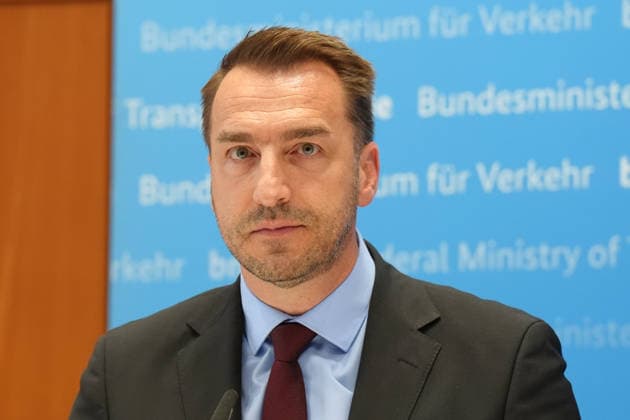 Pressekonferenz Spitzengespraech Niedrigwasser mit Verkehrsminister Bilger Steffen Bauer (CEO HGK) im Portrait bei der Pressekonferenz im Nachgang des Spizengespraech Niedrigwasser im Zusammenhang mit dem Rhein-Niedrigwasser im Bundesministerium fuer Verkehr, Bonn, 06.08.2026 Bonn Nordrhein-Westfalen Deutschland