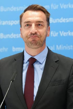 Pressekonferenz Spitzengespraech Niedrigwasser mit Verkehrsminister Bilger Steffen Bauer (CEO HGK) im Portrait bei der Pressekonferenz im Nachgang des Spizengespraech Niedrigwasser im Zusammenhang mit dem Rhein-Niedrigwasser im Bundesministerium fuer Verkehr, Bonn, 06.08.2026 Bonn Nordrhein-Westfalen Deutschland