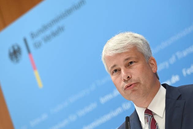 Bundesverkehrsminister Steffen BILGER waehrend der Pressekonferenz Bundesverkehrsminister Steffen Bilger laedt zum Spitzengespraech Niedrigwasser am 06.08.2026, Bonn Deutschand,