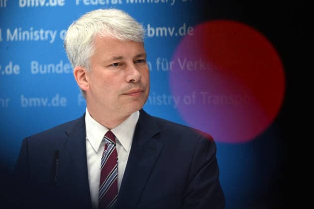 Bundesverkehrsminister Steffen BILGER waehrend der Pressekonferenz Bundesverkehrsminister Steffen Bilger laedt zum Spitzengespraech Niedrigwasser am 06.08.2026, Bonn Deutschand,