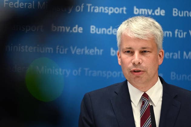 Bundesverkehrsminister Steffen BILGER waehrend der Pressekonferenz Bundesverkehrsminister Steffen Bilger laedt zum Spitzengespraech Niedrigwasser am 06.08.2026, Bonn Deutschand,