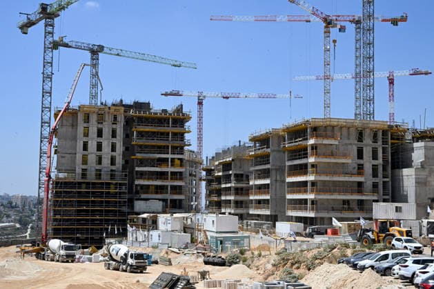 A view of thousands of residential units under construction in the new neighborhood Givat HaShalvah in the Givat Zeev Settlement in the West Bank, near Jerusalem and Ramallah, on Thursday, August 6, 2026.  JER2026080606 DEBBIExHILL