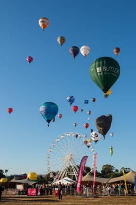 August 7, 2026, Bristol, Bristol, UK: Bristol, UK. Hot air balloons take off in a mass ascent from Ashton Court on Friday morning for the official opening of the 2026 48th Bristol International Balloon Fiesta in partnership with Albert Goodman which takes place from from Friday, August 7, to Sunday, August 9, with mass ascents and night glows celebrating the city of Bristol and its heritage links to hot air ballooning. There will be an expanded special shapes line-up featuring beloved classics, recent favourites and new additions. Bristol UK - ZUMAl94_ 20260807_zaf_l94_015 Copyright: xSimonxChapmanx