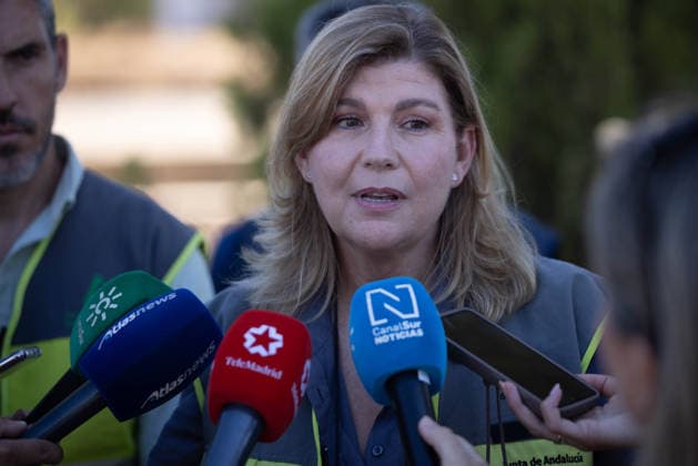 The number of ground personnel fighting the fire in Niebla has increased to 150, with 18 aerial resources. The Andalusian Government’s provincial delegate for Huelva, Berta Centeno, addresses the media at the Forward Command Post for the wildfire that broke out in the Huelva town of Niebla. August 7, 2028, in Niebla, Huelva, Andalusia, Spain: Andalusia’s Forest Fire Emergency Plan (Plan Infoca) has increased the number of ground personnel from 80 to 150 this Friday to contain the forest fire that broke out Thursday afternoon in the Raboconejo area of Niebla, Huelva, which remains in the emergency phase, Operational Level 1, and which has forced the preventive evacuation of 23 residents from the hamlets of Raboconejo and Caballón. Likewise, Copyright: xClaraxCarrascox 7705150