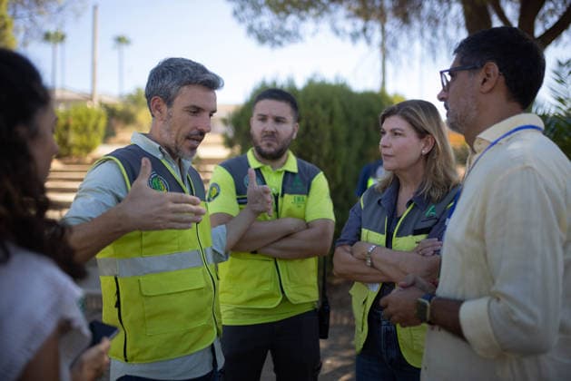 The number of ground personnel fighting the fire in Niebla has increased to 150, with 18 aerial resources. The Andalusian Government’s provincial delegate for Huelva, Berta Centeno 2d, visits the Forward Command Post for the wildfire that broke out in the Huelva town of Niebla. August 7, 2028, in Niebla, Huelva, Andalusia, Spain: Andalusia’s Forest Fire Emergency Plan (Plan Infoca) has increased the number of ground personnel from 80 to 150 this Friday to contain the forest fire that broke out on Thursday afternoon in the Raboconejo area of Niebla, Huelva, which remains in the emergency phase, Operational Level 1, and which has forced the preventive evacuation of 23 residents from the hamlets of Raboconejo and Caballón. Likewise, 18 aerial Copyright: xClaraxCarrascox 7705152
