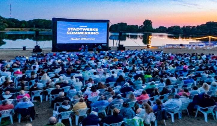 Sommerkino Auesee ** NUR FÜR REDAKTIONELLE ZWECKE ** EDITORIAL USE ONLY **<p>Das Sommerkino findet am Freitag, den 07.08.2026 auf einer mobilen Leinwand am Auesee in Wesel statt. Deutschland NRW Wesel Copyright: ErwinxPottgiesser