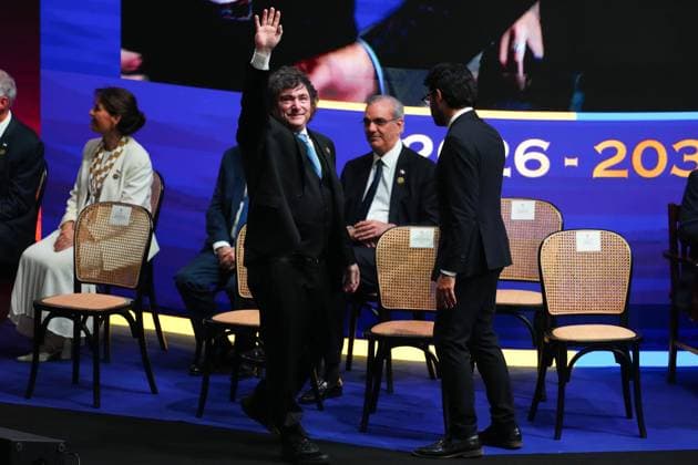 (260807) -- CALI(COLOMBIA), Aug. 7, 2026 -- Argentine President Javier Milei attends the new president s inauguration ceremony of Abelardo de la Espriella in Cali, Colombia, on Aug. 7, 2026. Abelardo de la Espriella was sworn in as Colombia s new president on Friday in Cali, officially beginning his four-year term in office. (Photo by Xinhua) COLOMBIA-CALI-NEW PRESIDENT-INAUGURATION AndresxMoreno 